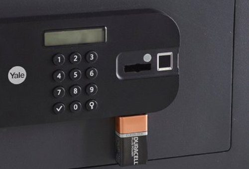 Sejfy z zamkiem biometrycznym – co warto wiedzieć?