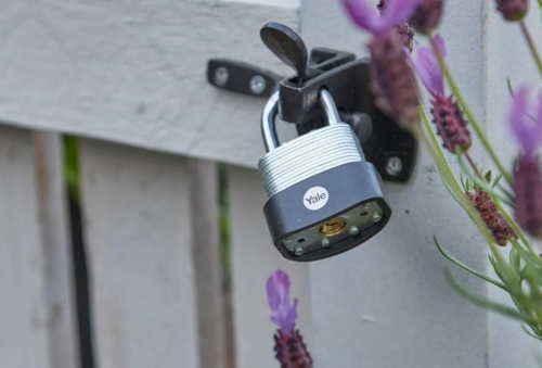 Kłódki Odpowiednie na Zimę – Bezpieczeństwo i Odporność na Ekstremalne Warunki