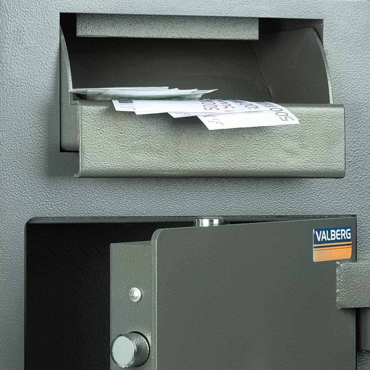 Przykład wykorzystania sejfu depozytowego Valberg ASD 19 z zamkiem elektronicznym w klasie S1