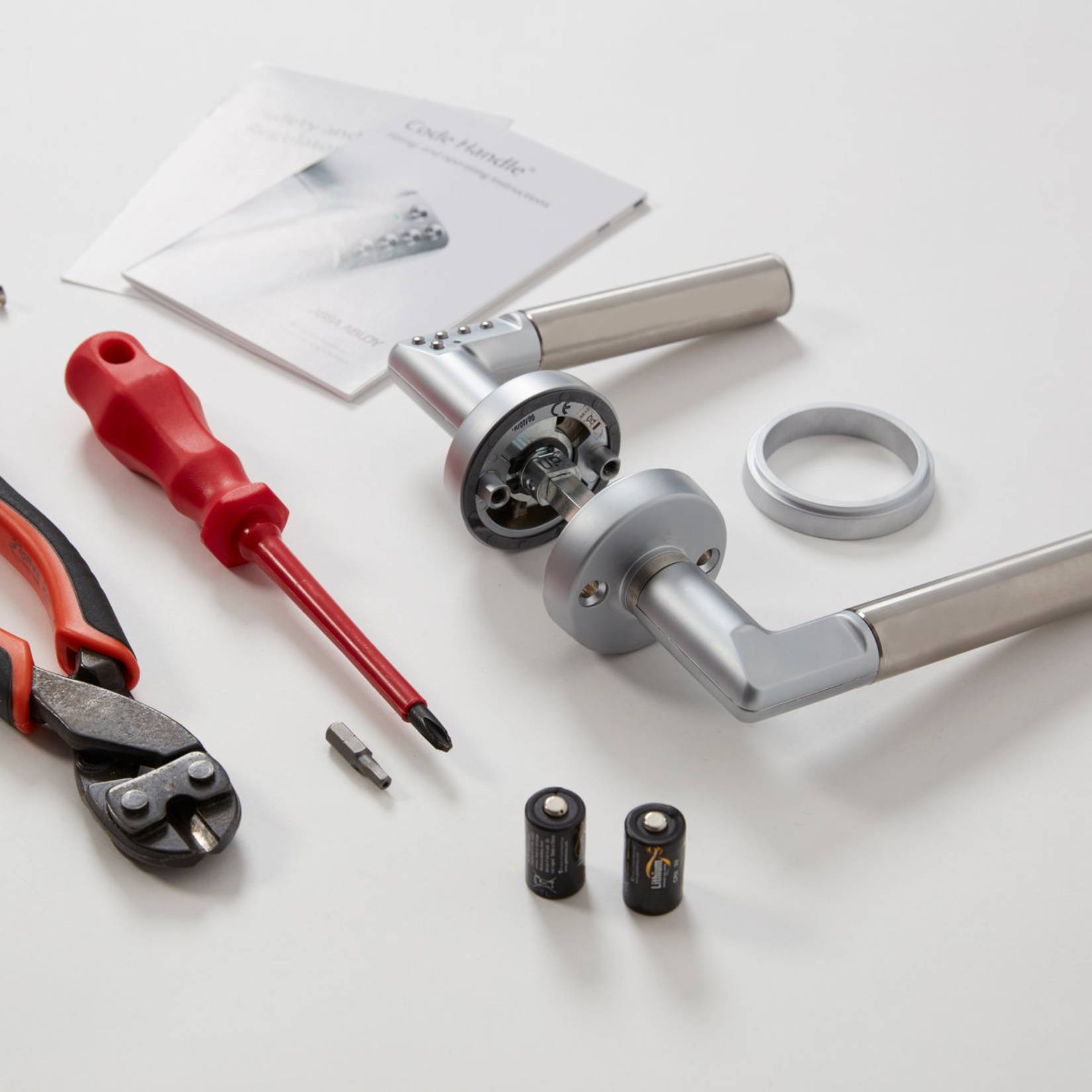 Zawartość zestawu klamki szyfrowej Assa Abloy 8812