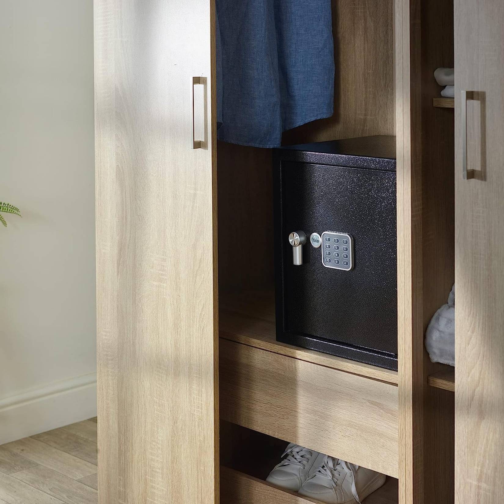 Przykład zastosowania sejfu domowego Yale YSV/390/DB2